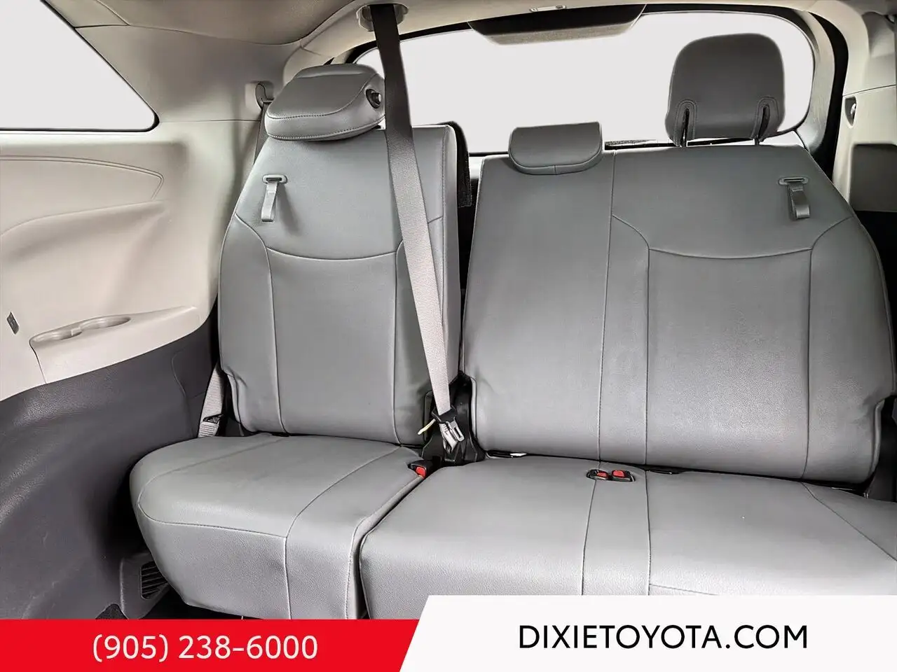 Toyota Sienna снимка Toyota Sienna