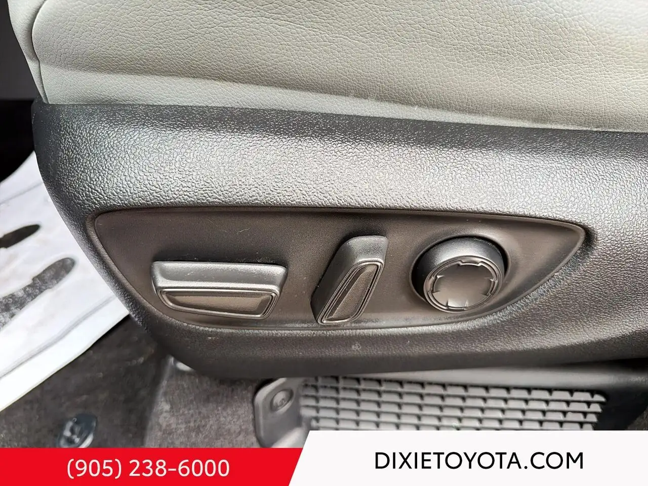 Toyota Sienna снимка Toyota Sienna