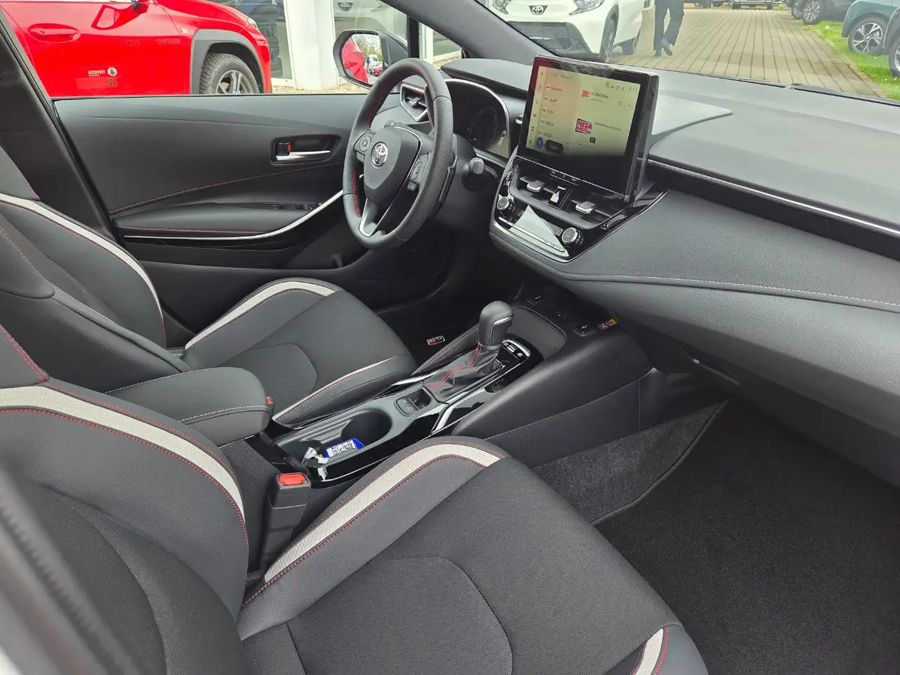 Toyota Corolla TS 2,0l Hybrid GR Sport 12