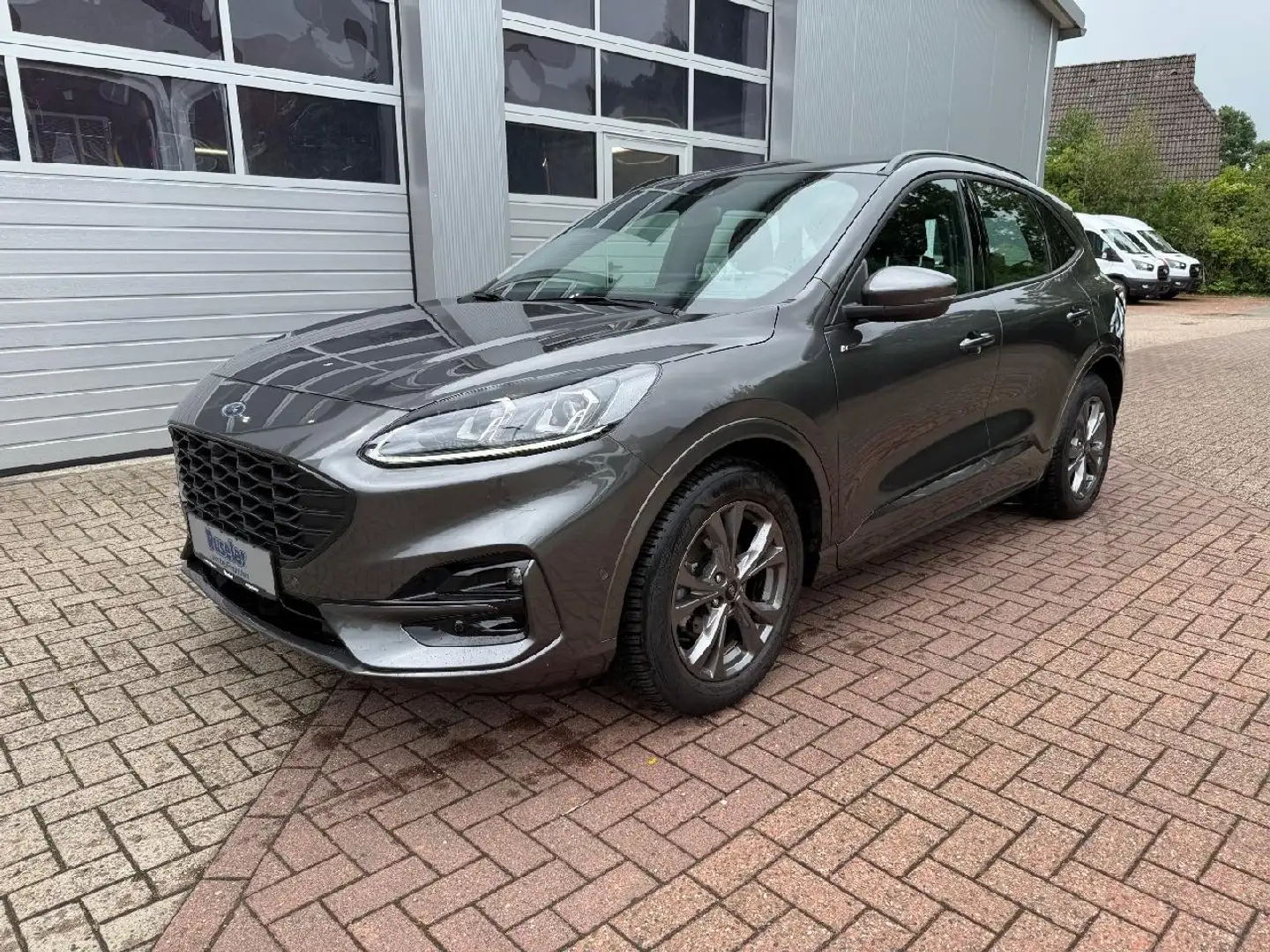 Ford Kuga ST-Line Grau - 1