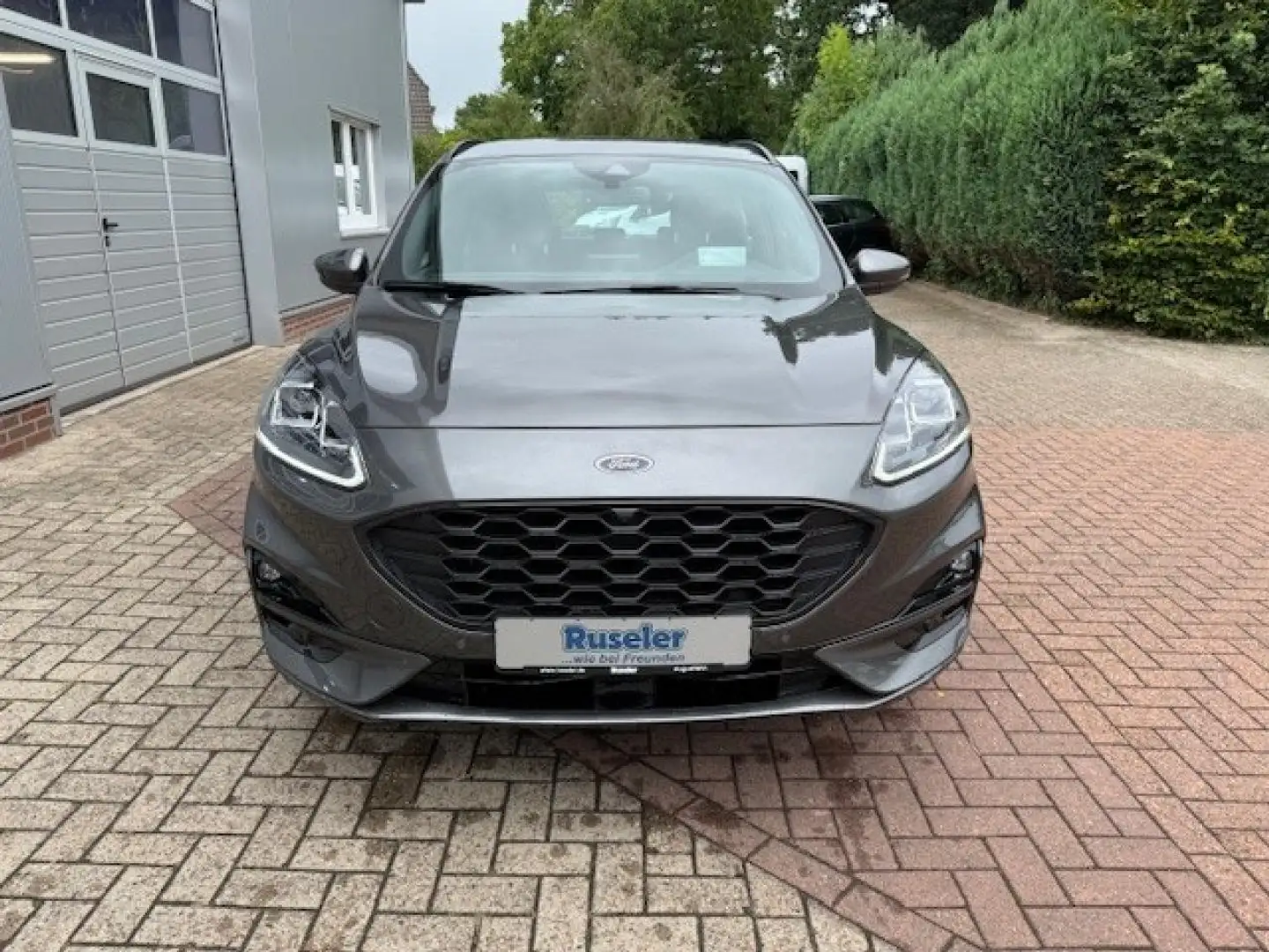 Ford Kuga ST-Line Grau - 2
