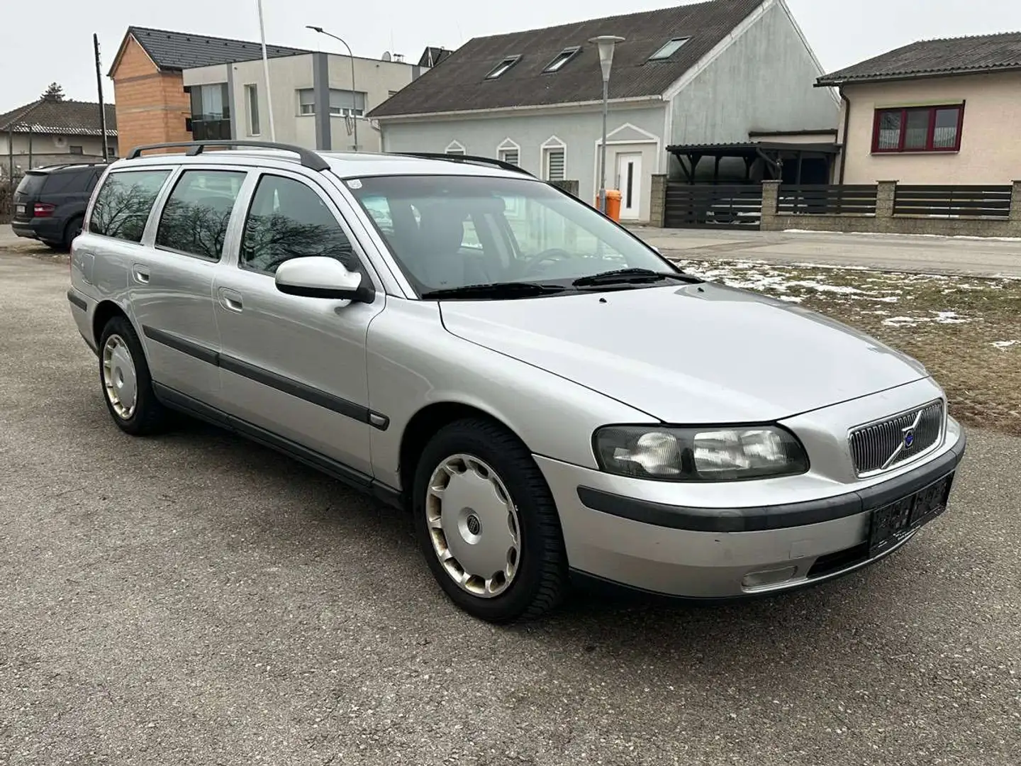 Volvo V70 V70 2,4T Automatik Geartronic Neu Pickerl Leder Schiebedach Silber - 1