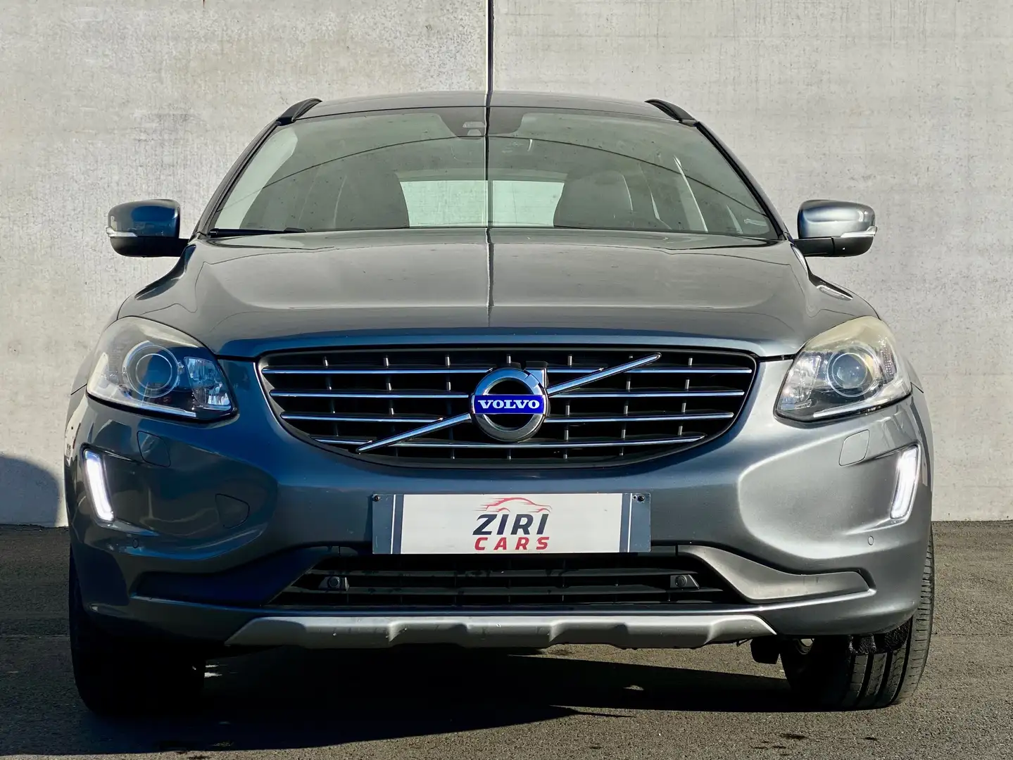 Volvo XC60 XC60 D3 Geartronic Kinetic Gris - 1