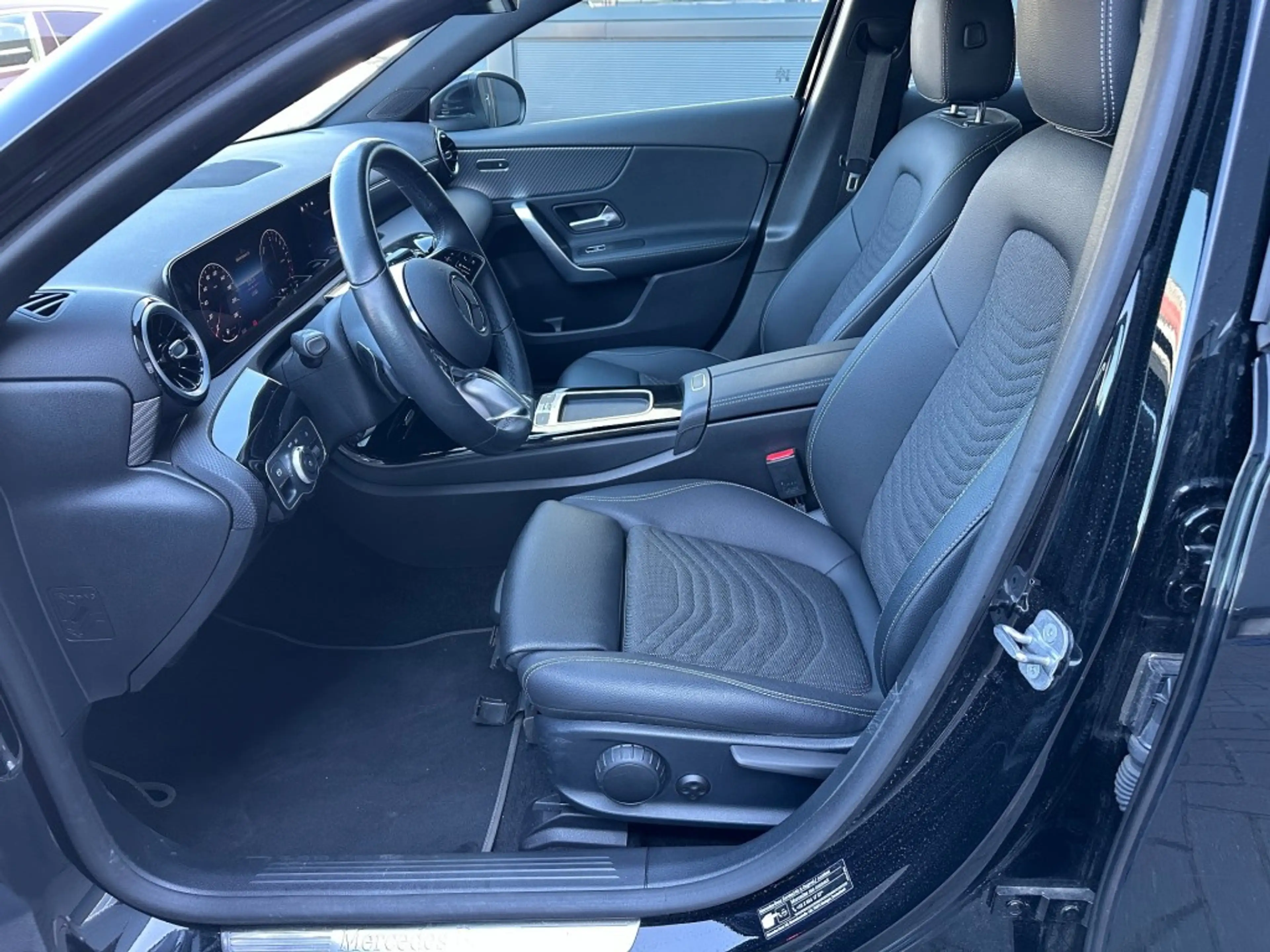 Mercedes-Benz A 250 A250e Plug-in Hybride met airco, PDC, Apple CarPla — photo 13