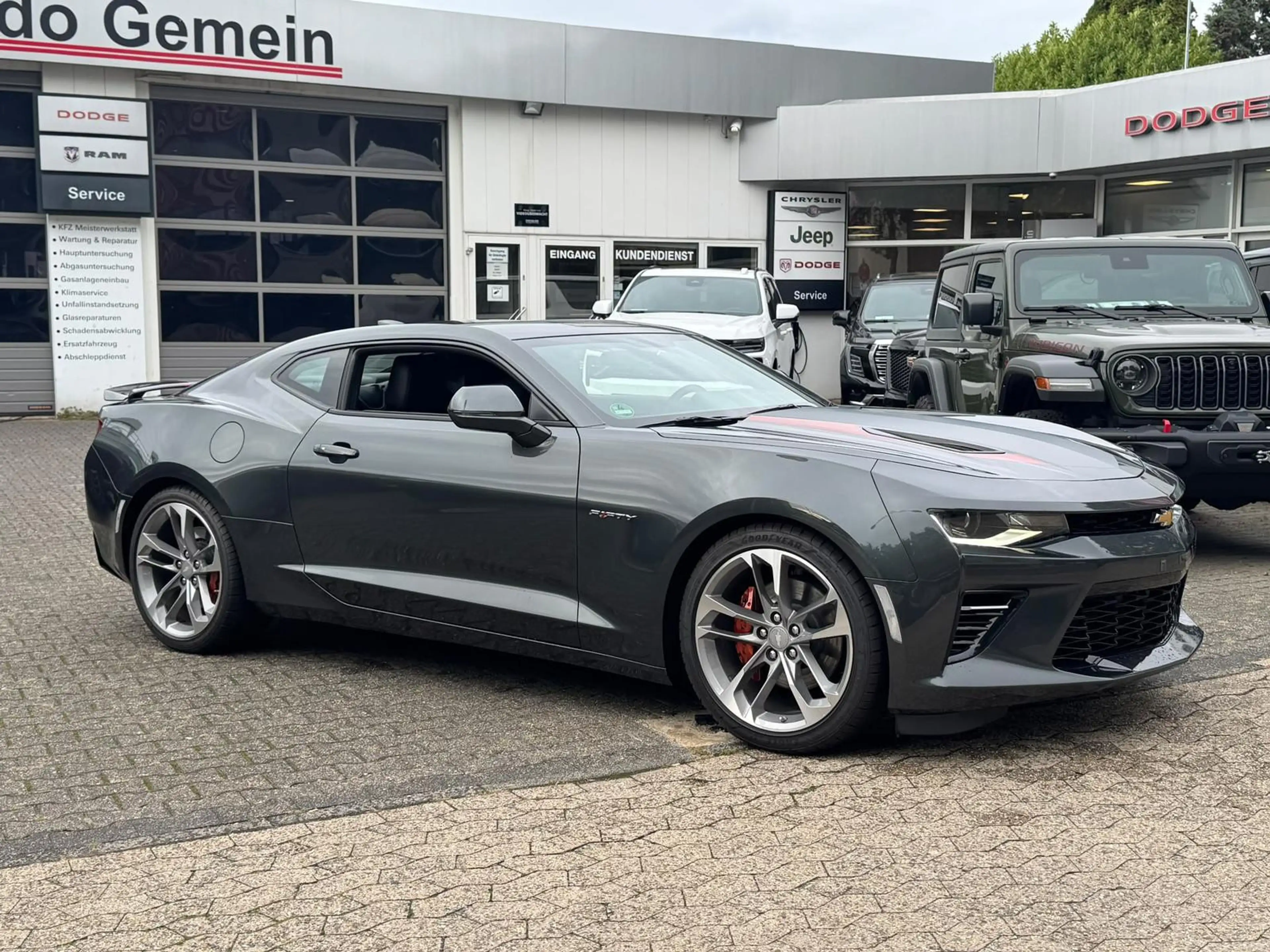 Chevrolet Camaro Coupé 6.2 V8 50th Anniversary Edition — photo 2