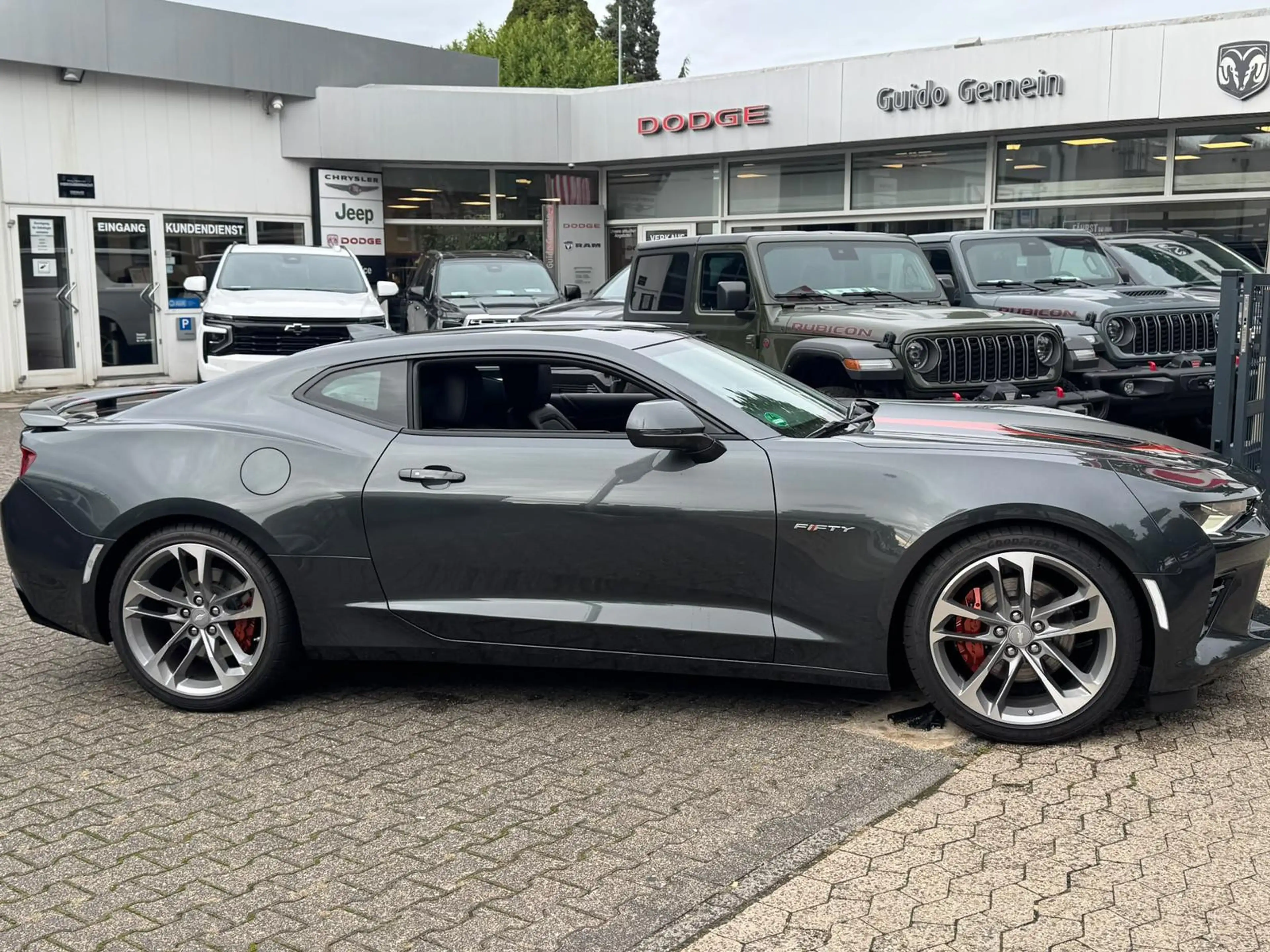 Chevrolet Camaro Coupé 6.2 V8 50th Anniversary Edition — photo 3
