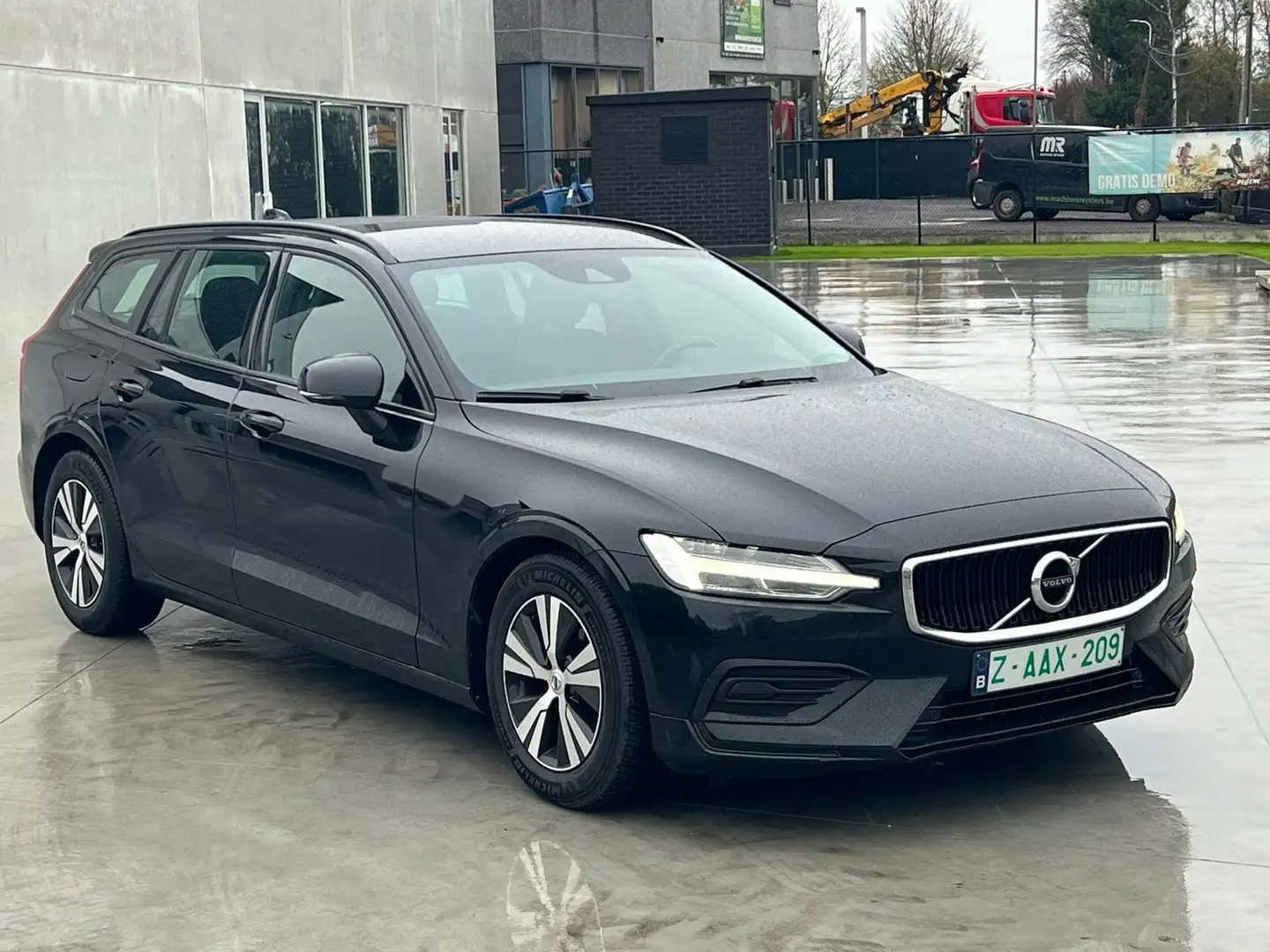Volvo V60 D3 - NAVI, AIRCO, LED, HANDFREE CALL, PDC V/A, CV Noir - 1