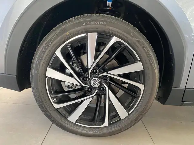 MG ZS view 6
