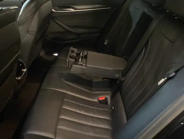 BMW 5 Series view 9
