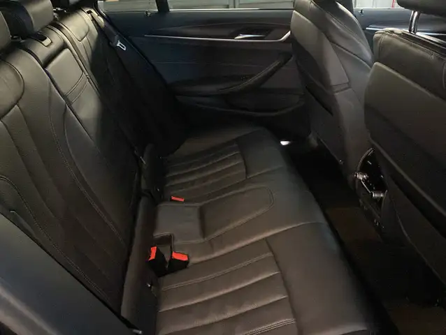 BMW 5 Series view 8