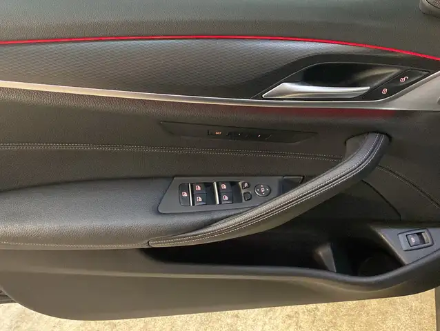 BMW 5 Series view 11