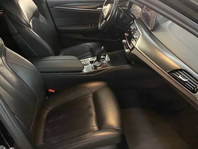 BMW 5 Series view 13