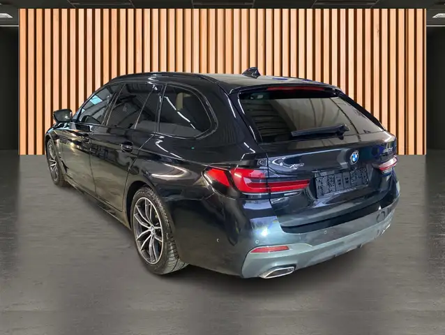 BMW 5 Series view 4