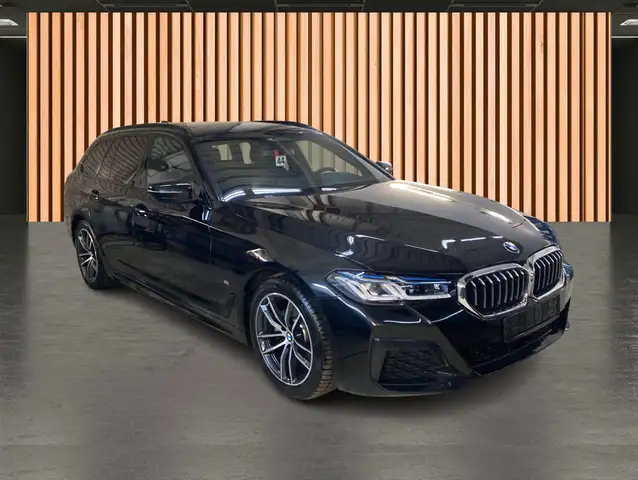 BMW 5 Series view 10