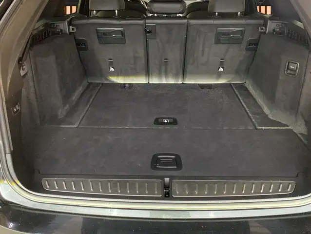 BMW 5 Series view 6