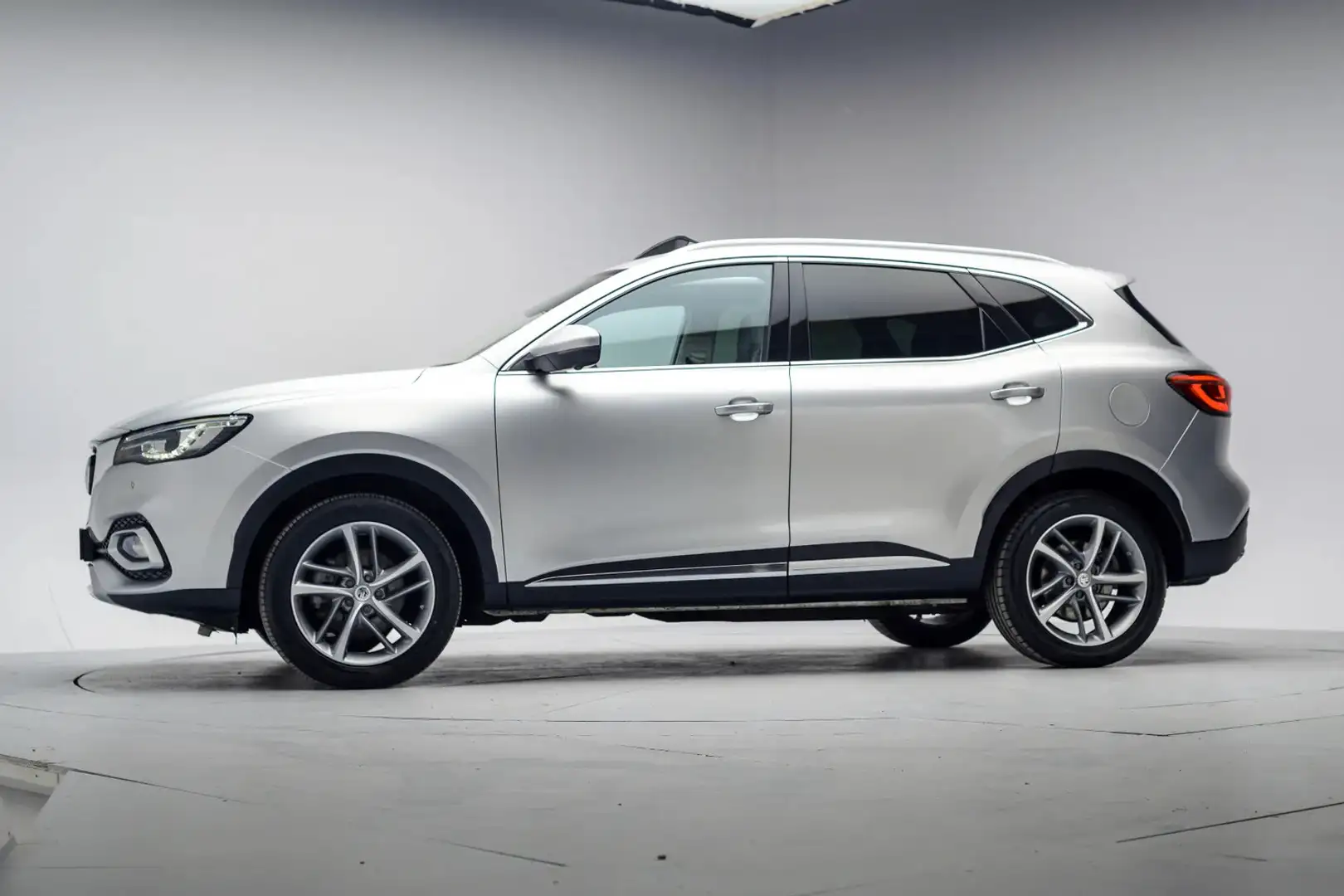 MG EHS 1.5 TGDI Luxury Aut. Apple carplay pano LED ] Grijs - 2