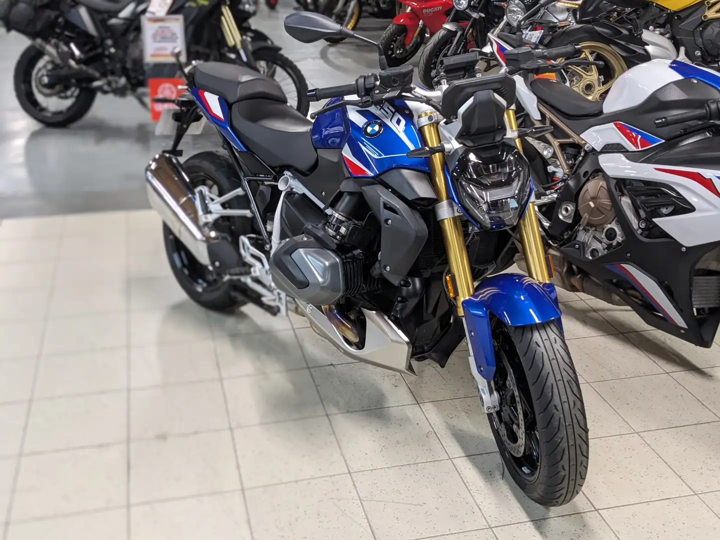 BMW R 12 Bílá - 1