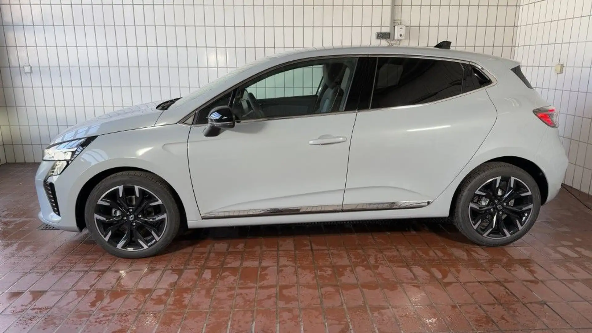 Renault Clio TCe 90 TECHNO *WINTER*LOOK*NAVI*CAM* Grau - 2