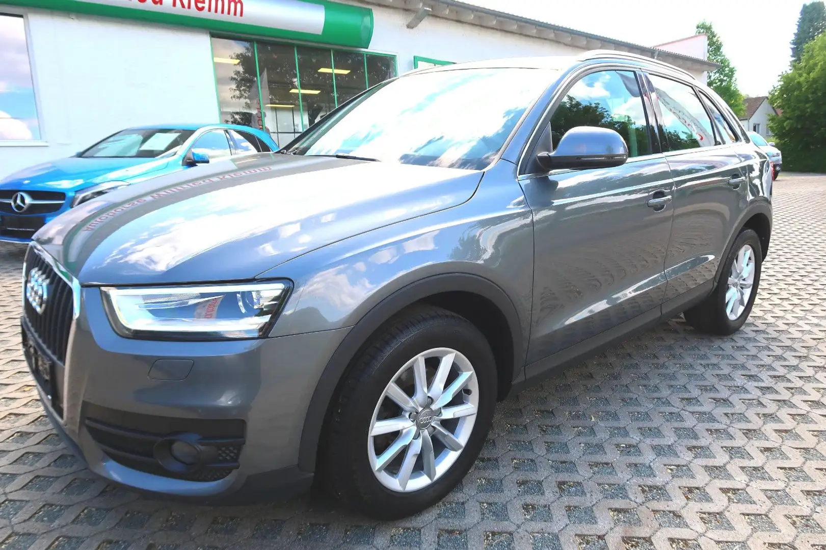 Audi Q3 TDI Stronicquattro"AHK"Xenon"Alu"Klimatr"Schh Grau - 2