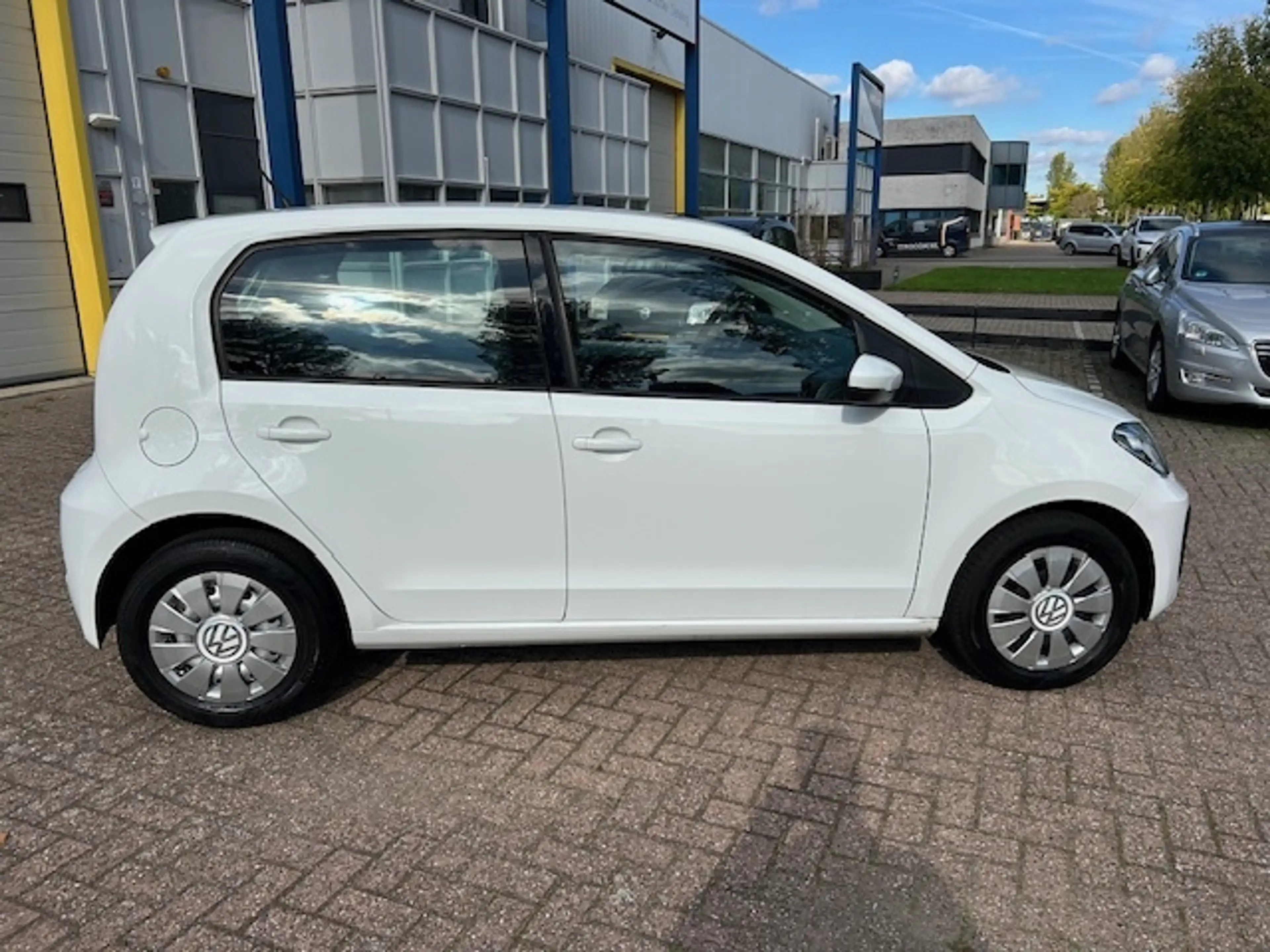Volkswagen up! 1.0 BMT move up! AIRCO DAB NAP! — photo 7