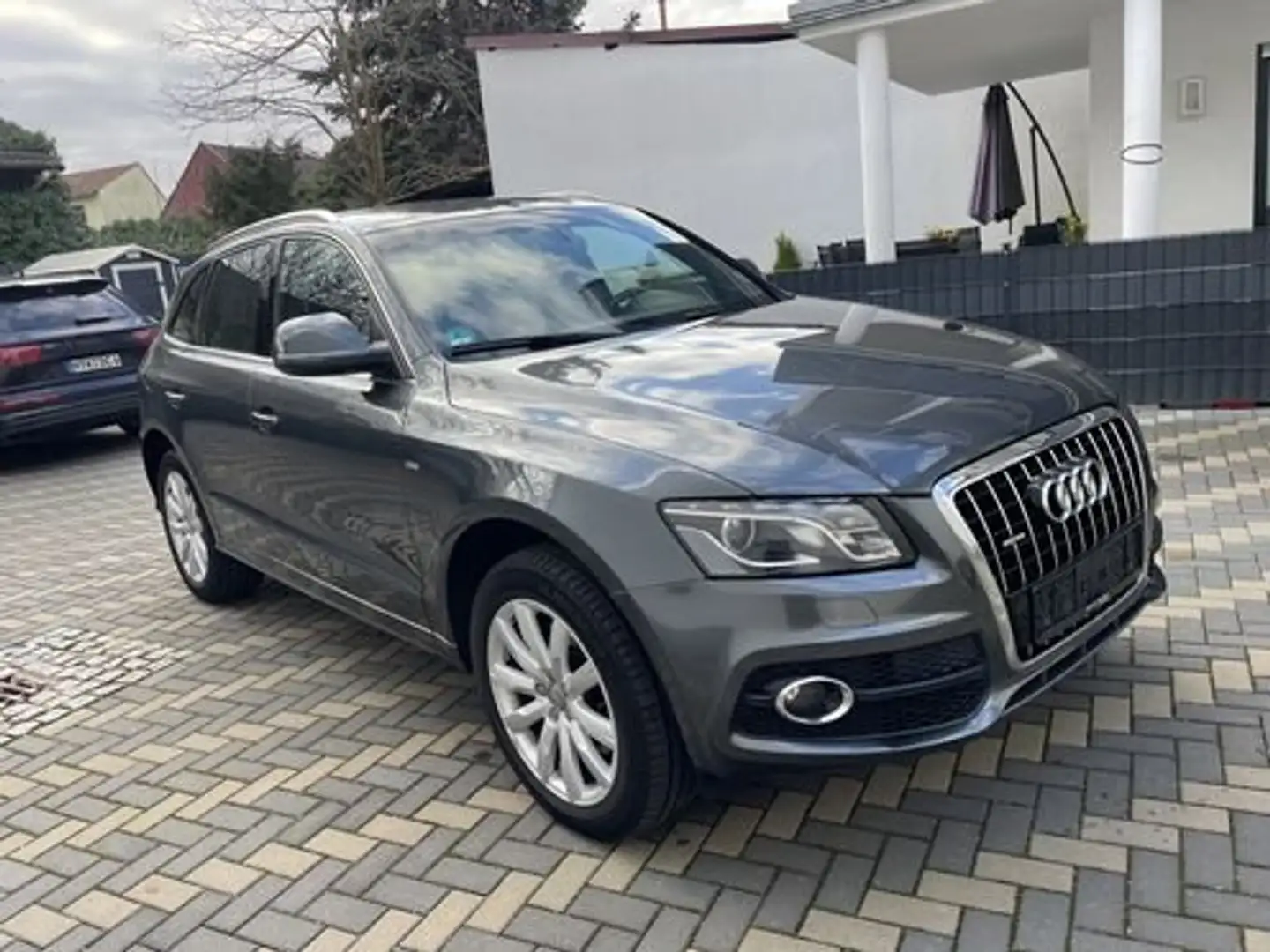 Audi Q5 3.2 FSI quattro S tronic / Automatik / S -Line Grau - 2