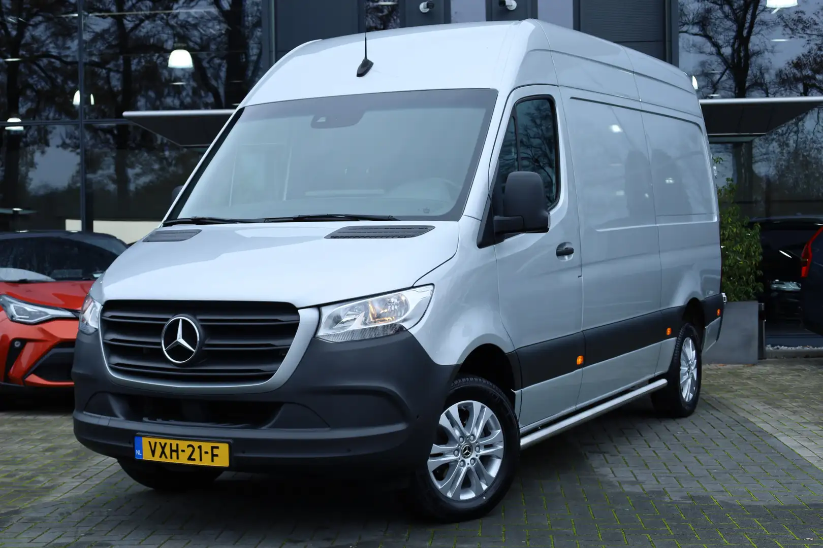 Mercedes-Benz Sprinter 317 1.9 CDI L2H2 RWD | Camera | Navi | 3.5t trekge Gris - 2