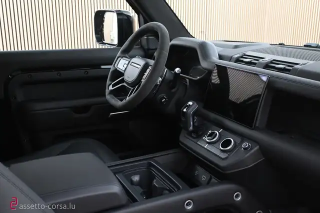 Land Rover Defender view 14