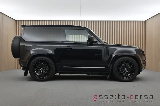 Land Rover Defender view 5