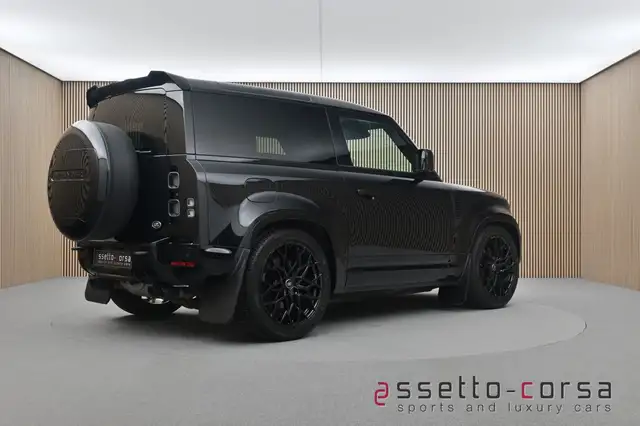 Land Rover Defender view 4