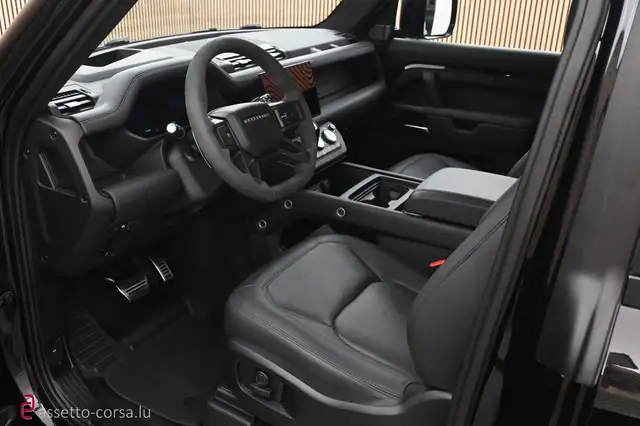 Land Rover Defender view 11