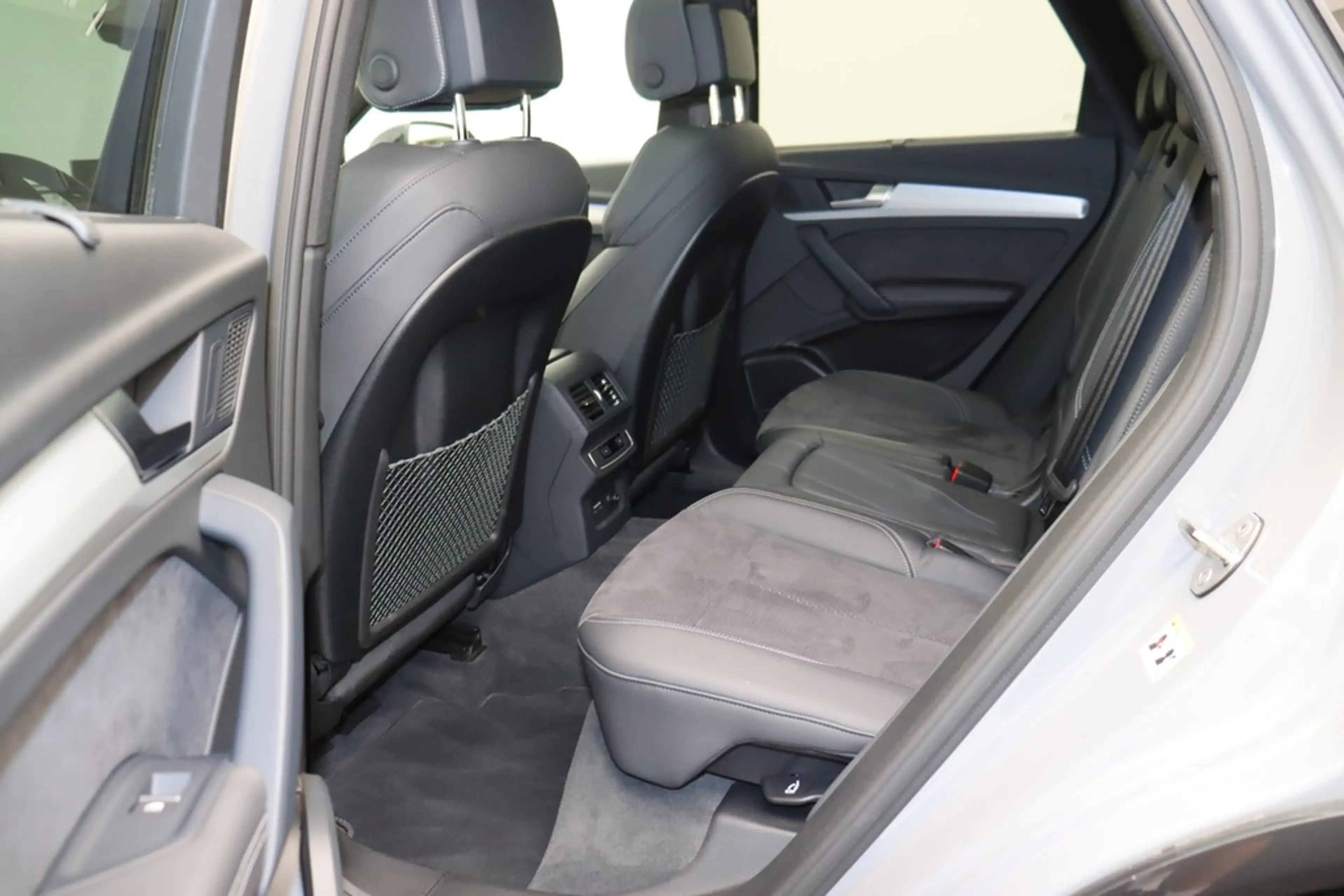 Audi SQ5 3.0 TDI quattro . LED Navi ACC HuD Pano AHK — photo 11