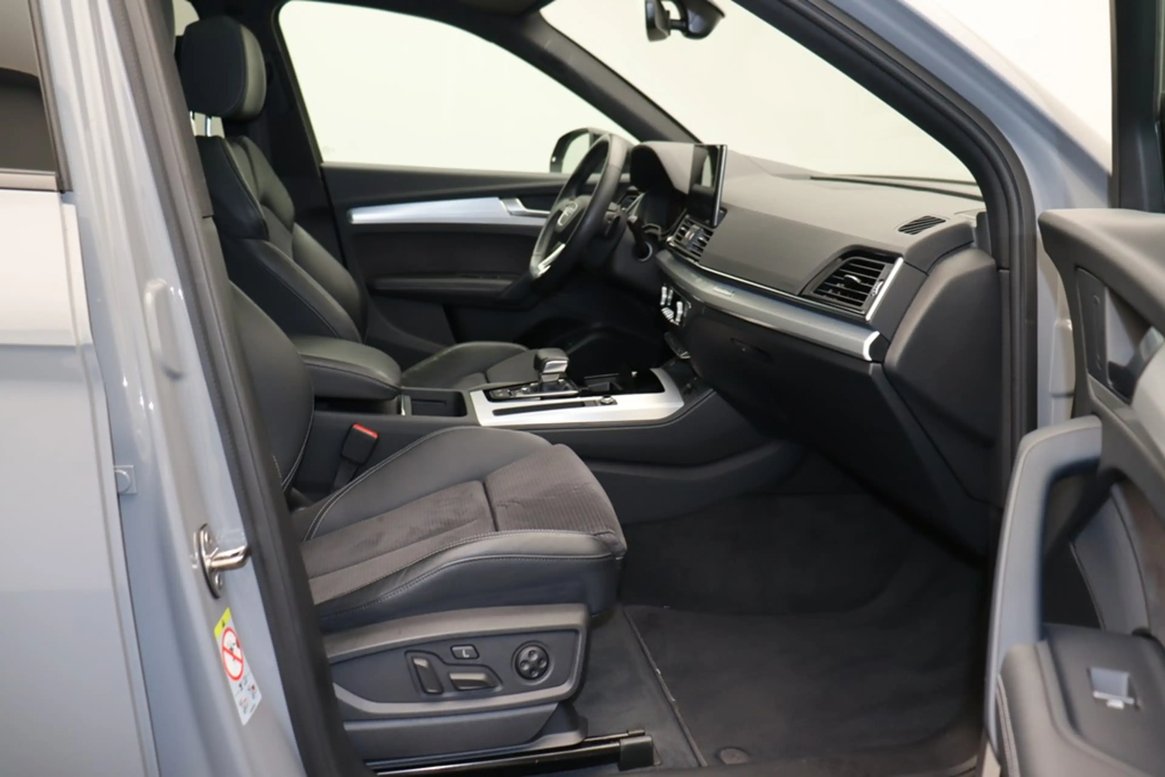 Audi SQ5 3.0 TDI quattro . LED Navi ACC HuD Pano AHK — photo 13