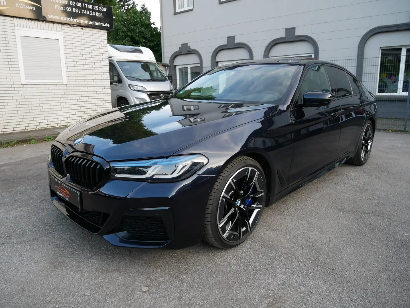 BMW 530 530 d xDrive M Sport Laser Pano DrivProf HUD Kamer Zwart - 1