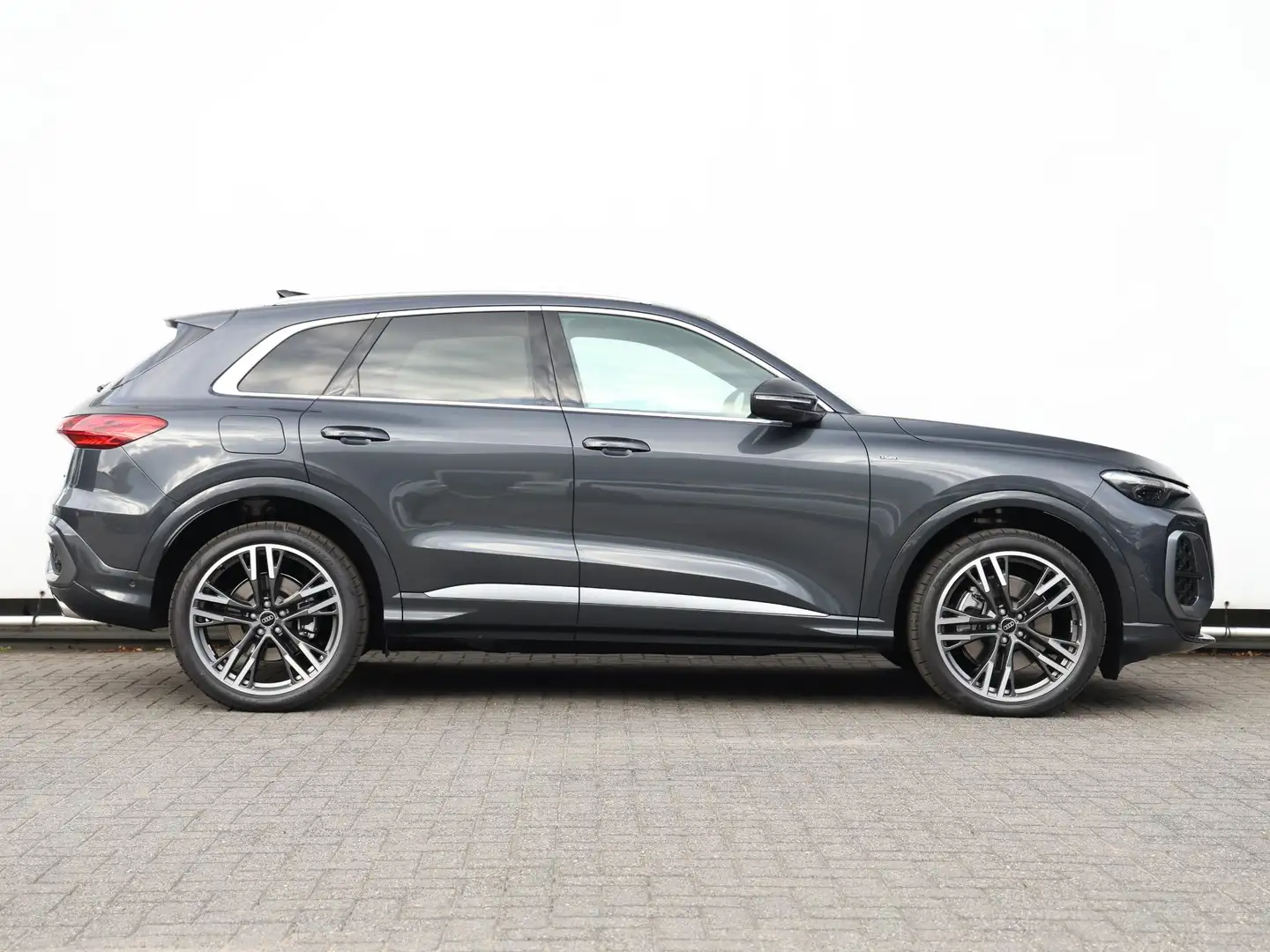 Audi Q5 S edition 2.0 TFSI e 220 kW / 299 PK SUV | Pano | Grijs - 2