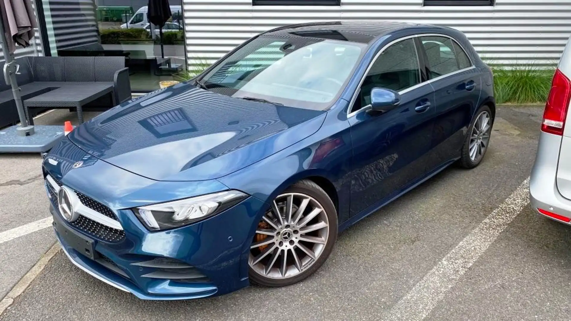 Mercedes-Benz A 180 AMG Line 7A + PTS/cam/GPS/pano/LED... topstaat! Blauw - 1