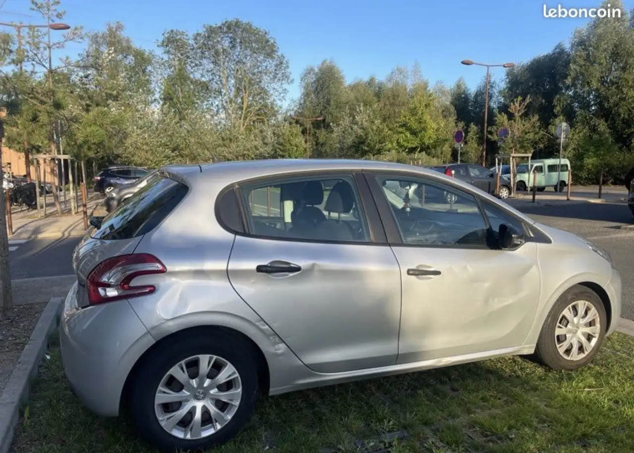 Peugeot 208 208 — photo 2