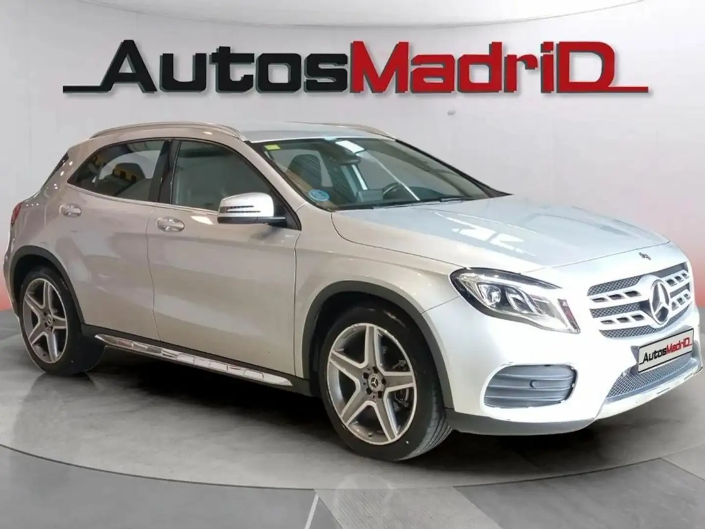 Mercedes-Benz GLA 200 d Gris - 1