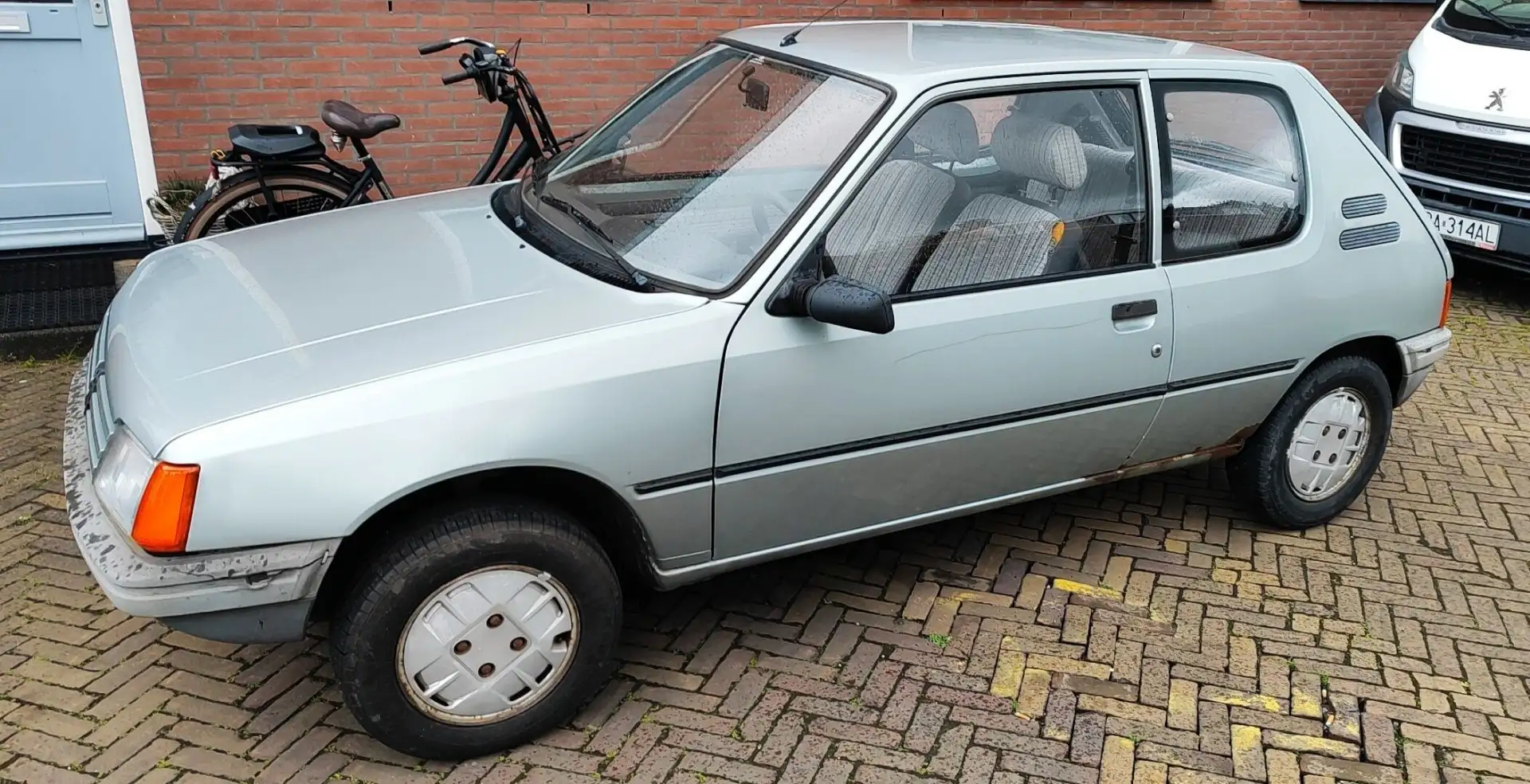 Peugeot 205 XR - 1