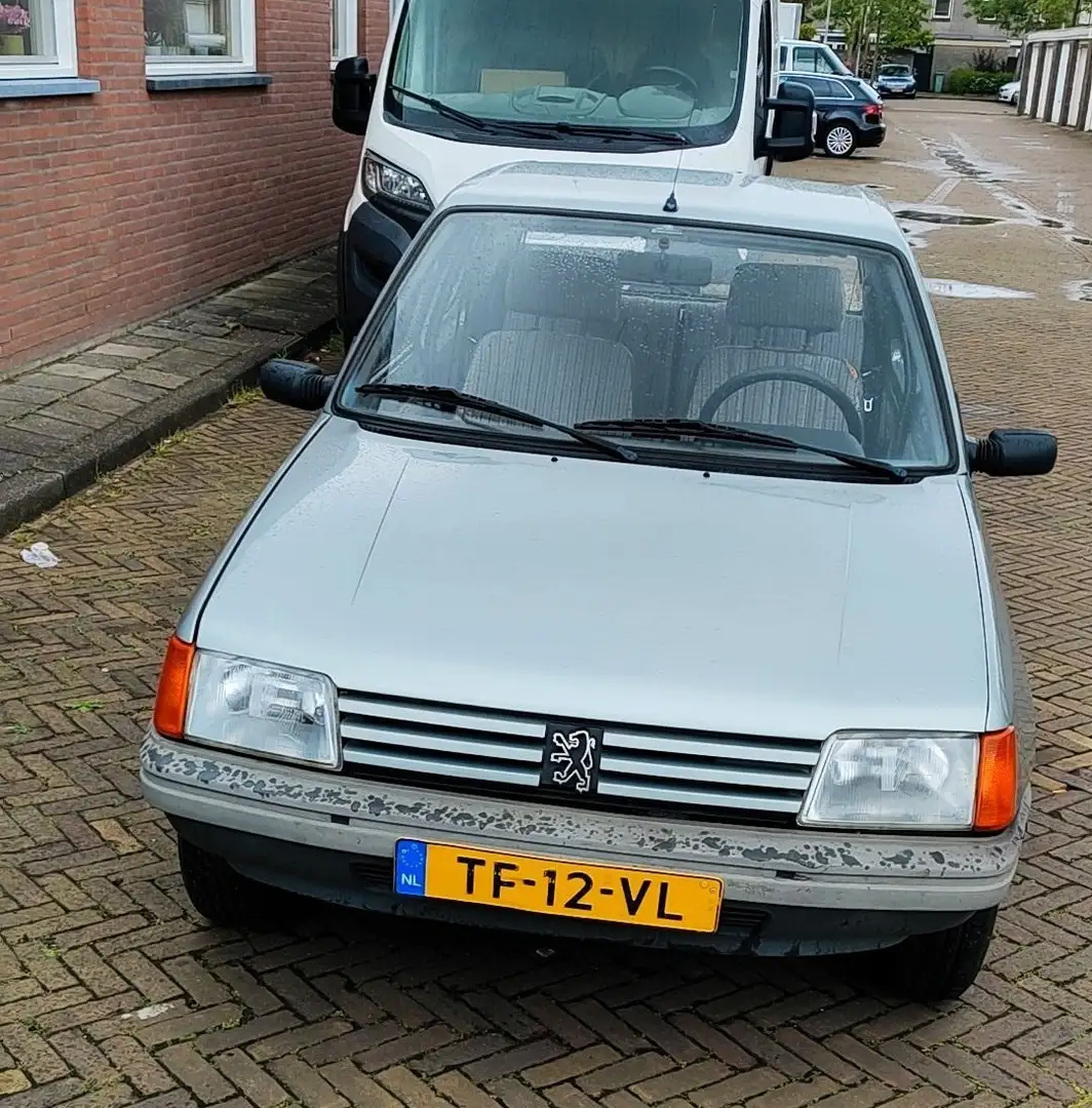 Peugeot 205 XR - 2
