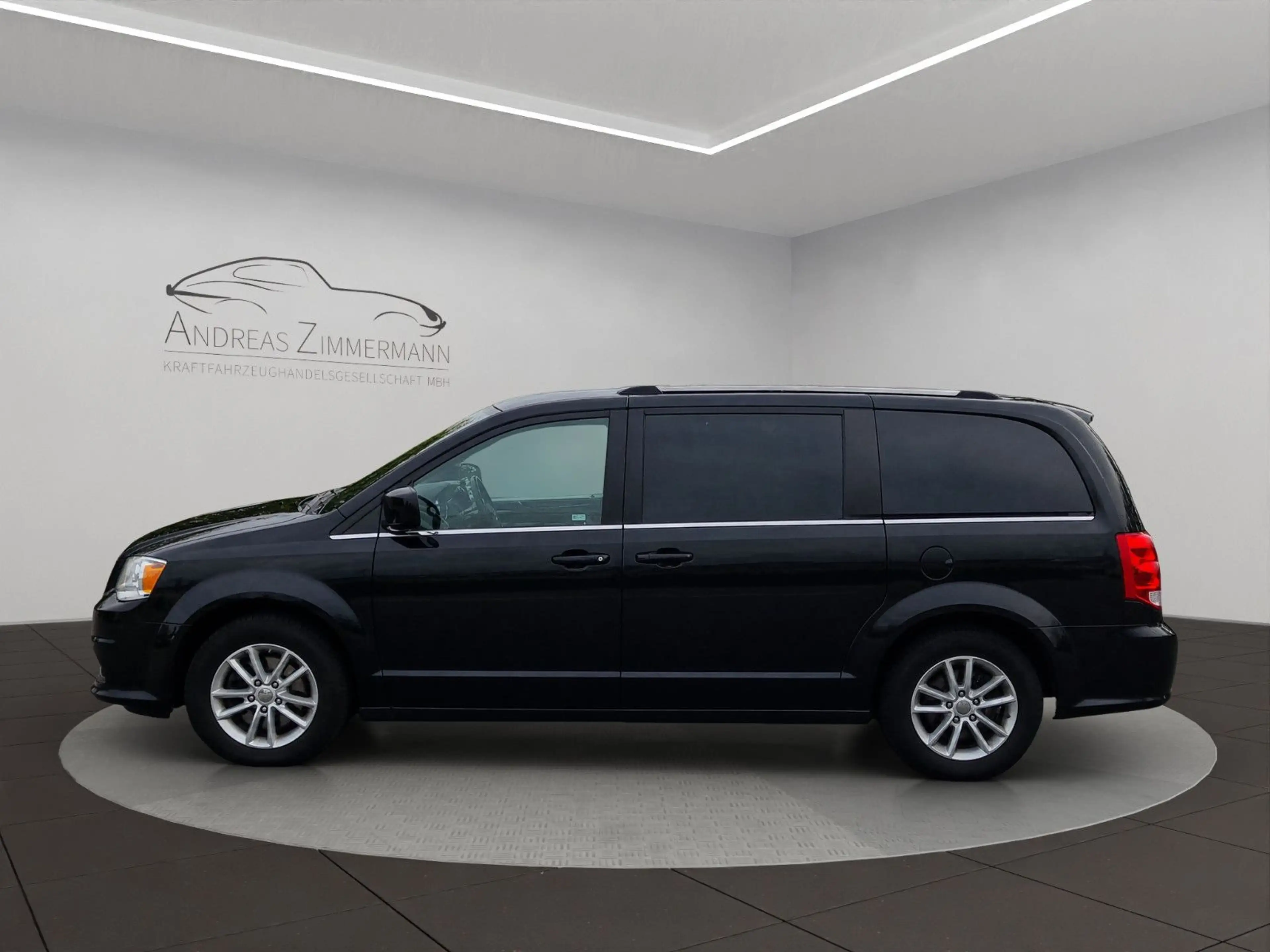 Dodge Grand Caravan 3.6 V6 SXT R/T — photo 3