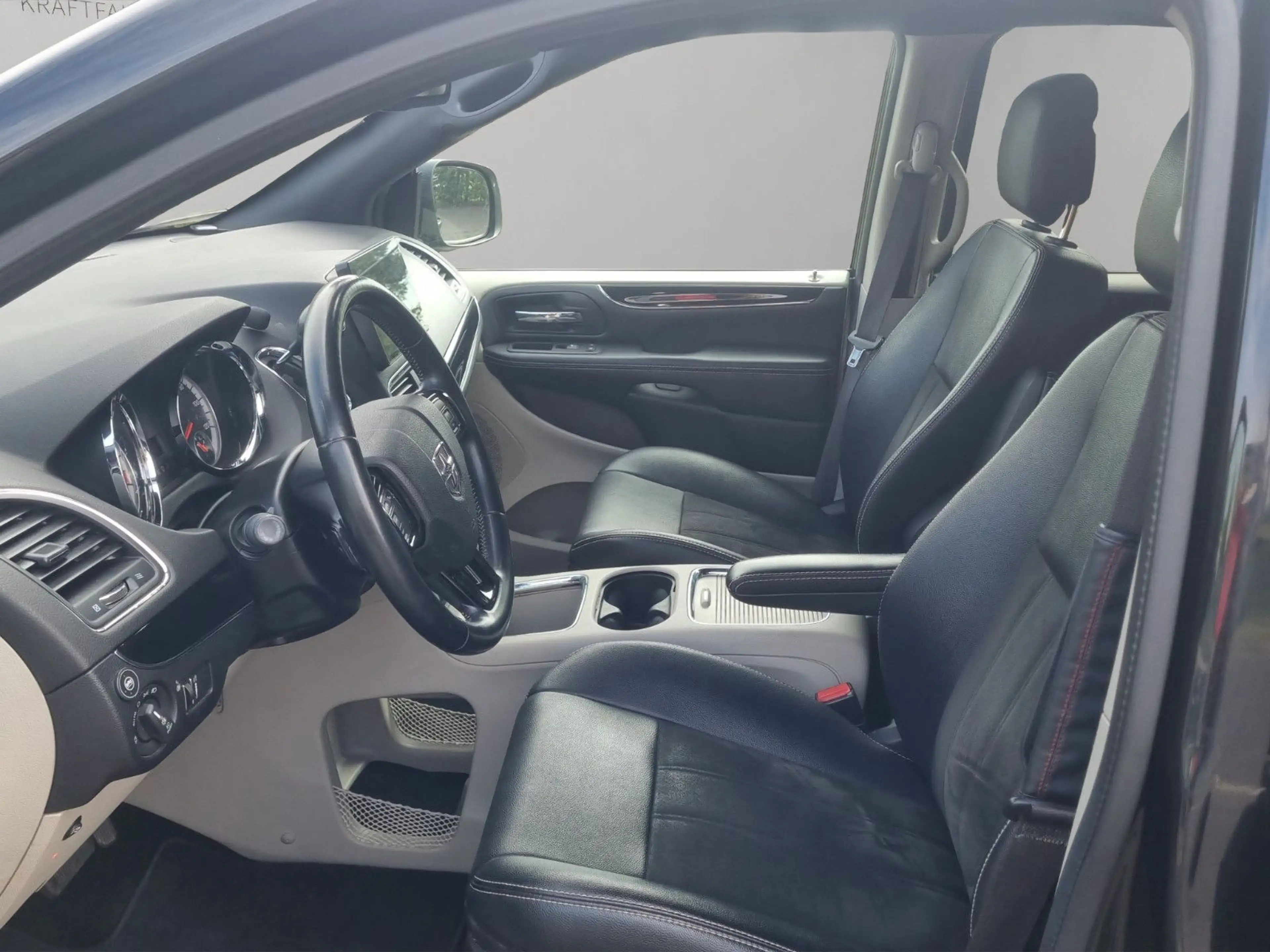 Dodge Grand Caravan 3.6 V6 SXT R/T — photo 9