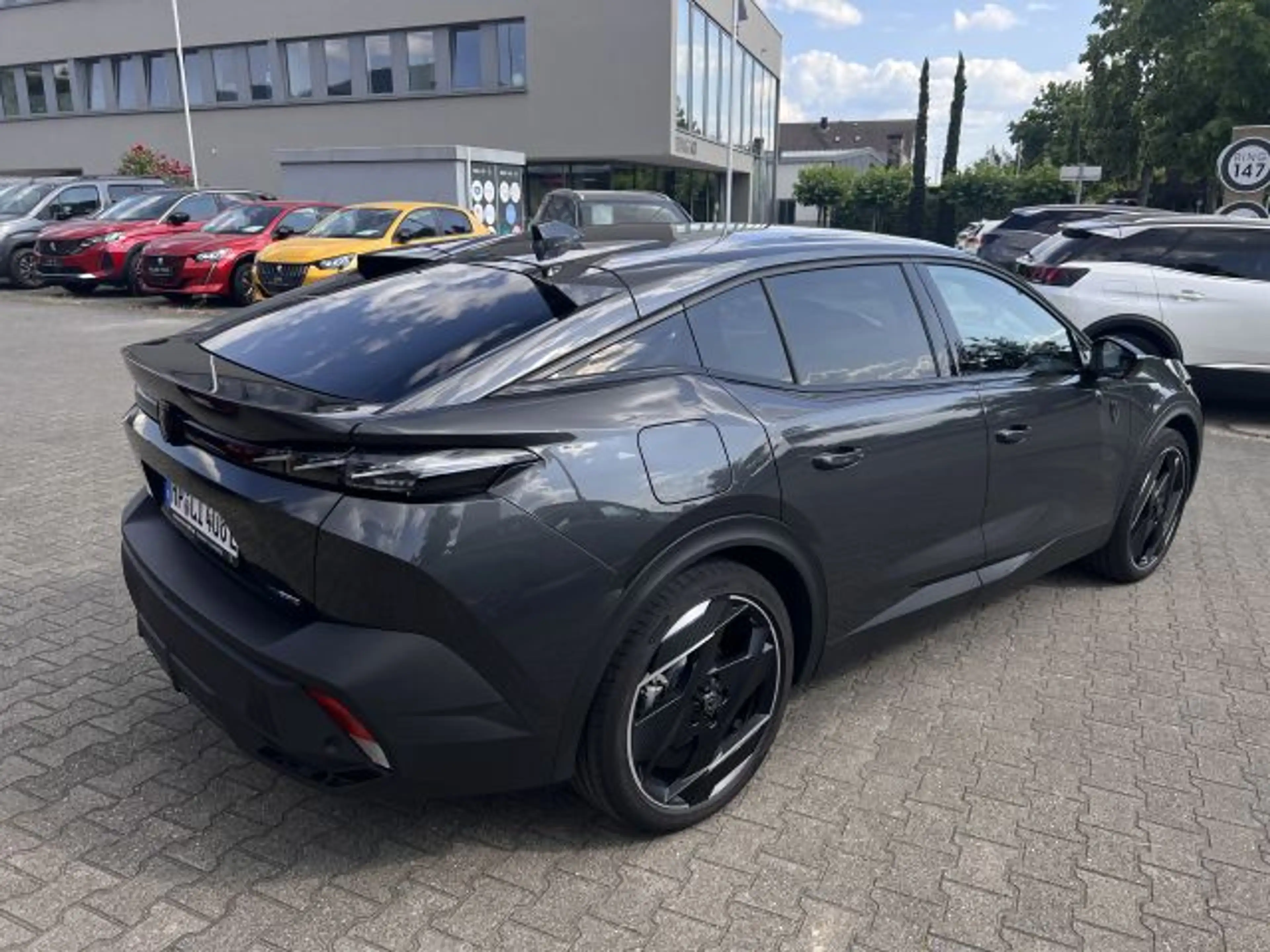 Peugeot 408 GT Hybrid 225 e-EAT8 — photo 4