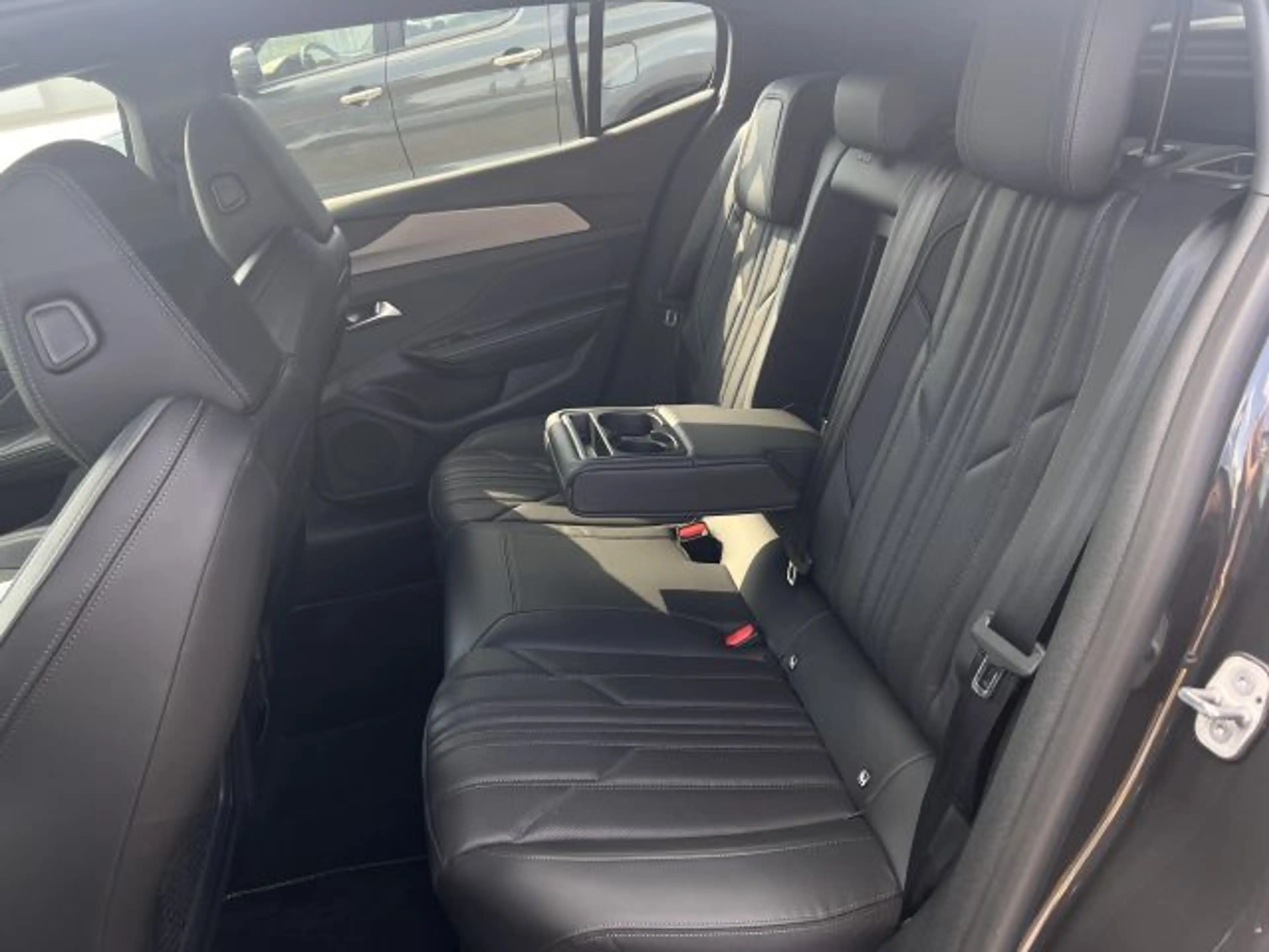 Peugeot 408 GT Hybrid 225 e-EAT8 — photo 9