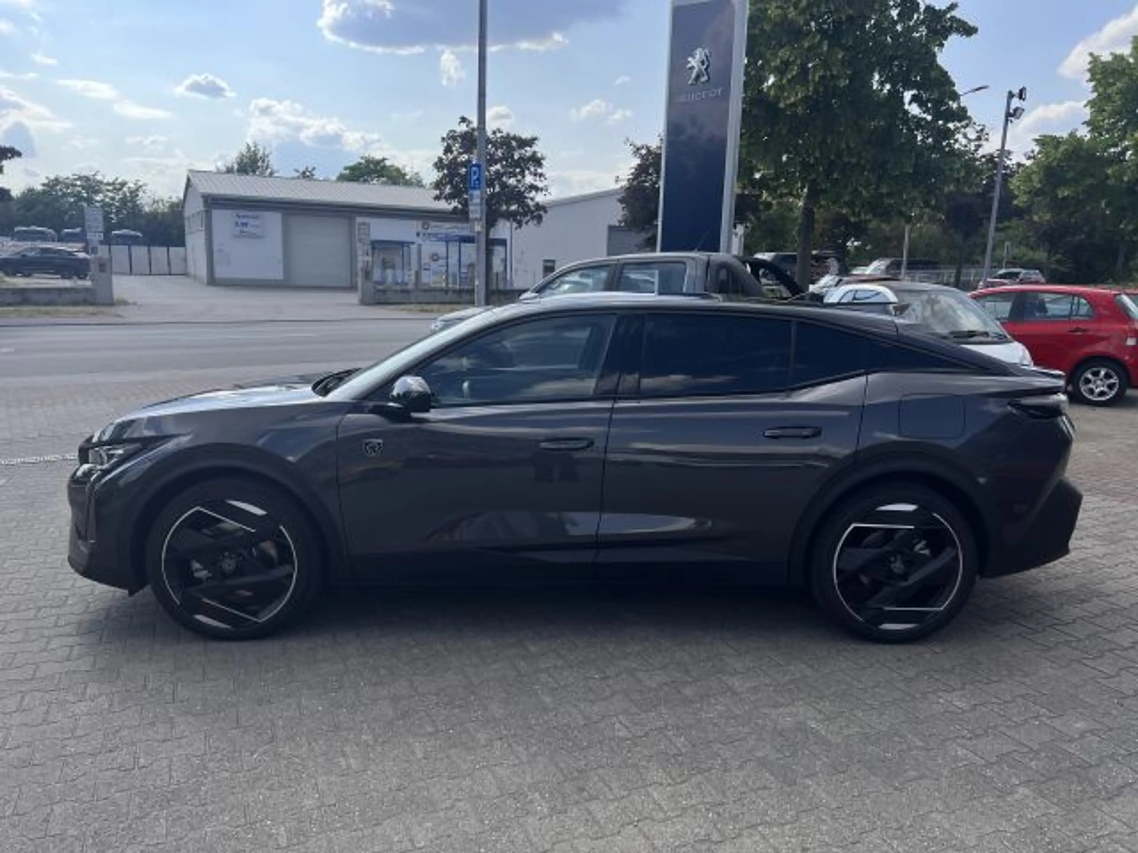 Peugeot 408 GT Hybrid 225 e-EAT8 — photo 3