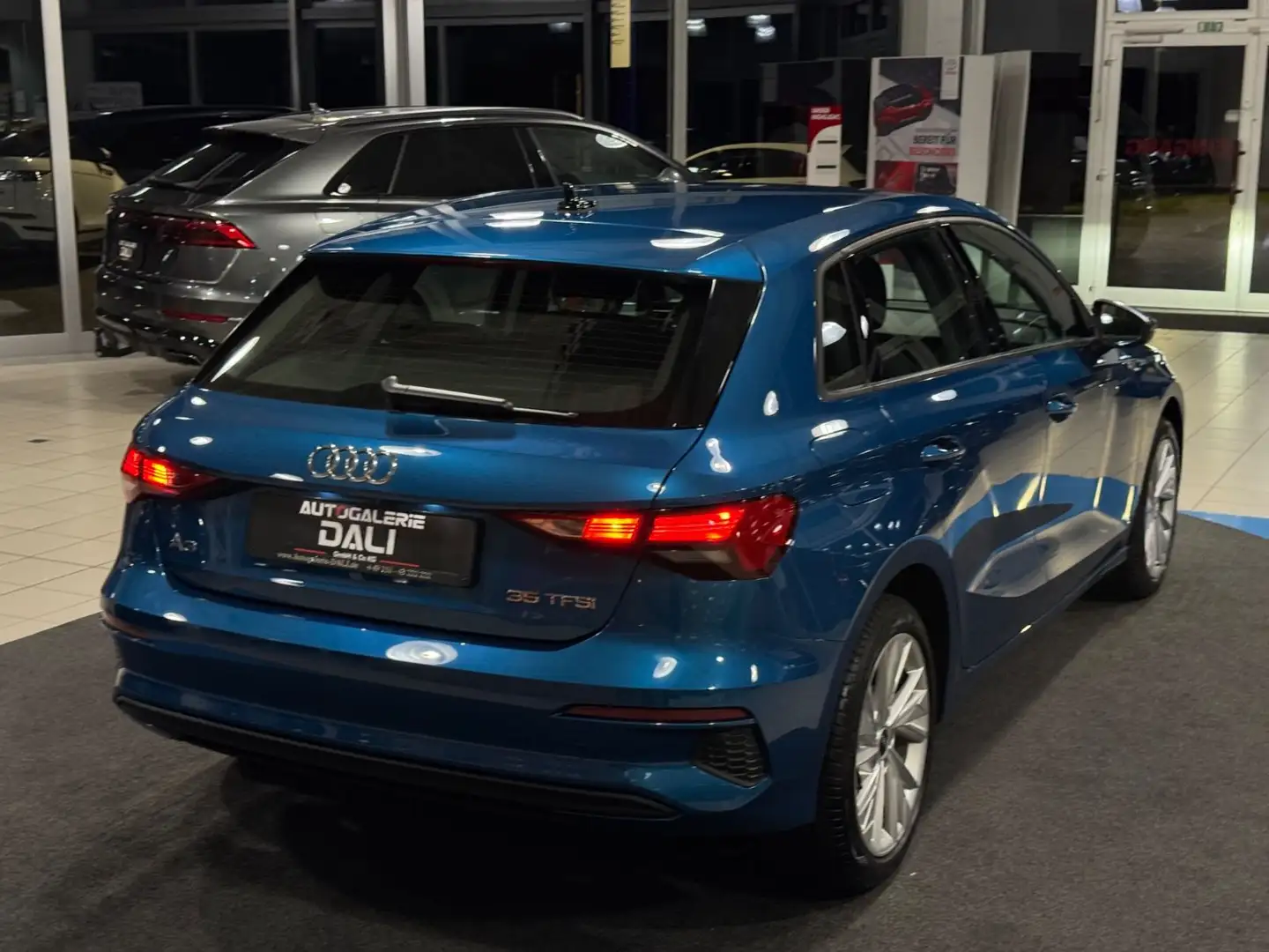 Audi A3 Sportback 35 TFSI NAVI-LED-KAM-CARPLAY-SHZ Blau - 2