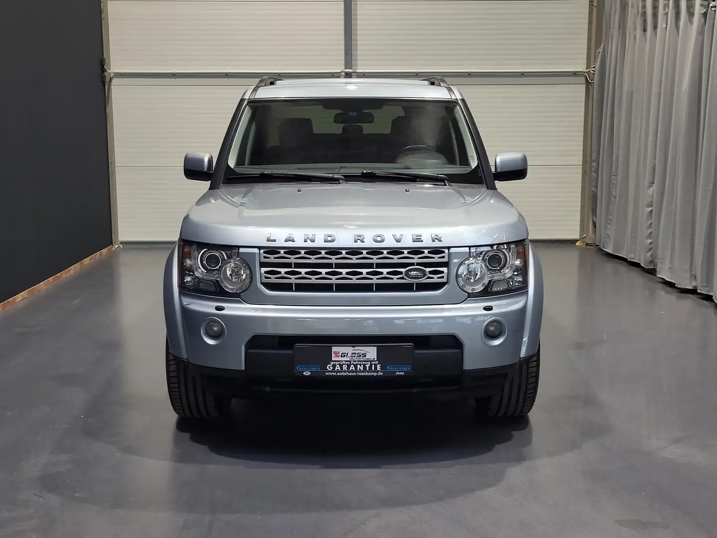 Land Rover Discovery SDV6 HSE *Leder| Navi| Pano| AHK| 7-Sitze Silber - 2