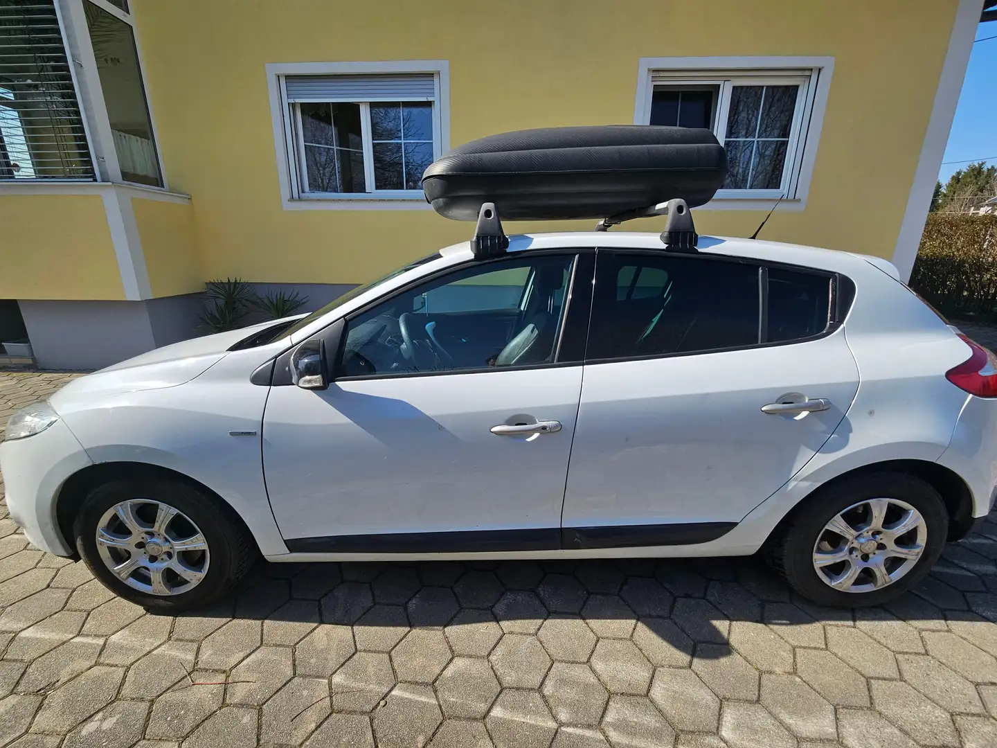 Renault Megane Mégane Bose Edition 1,6 16V 110 Hi-Flex Bose Edition Weiß - 1