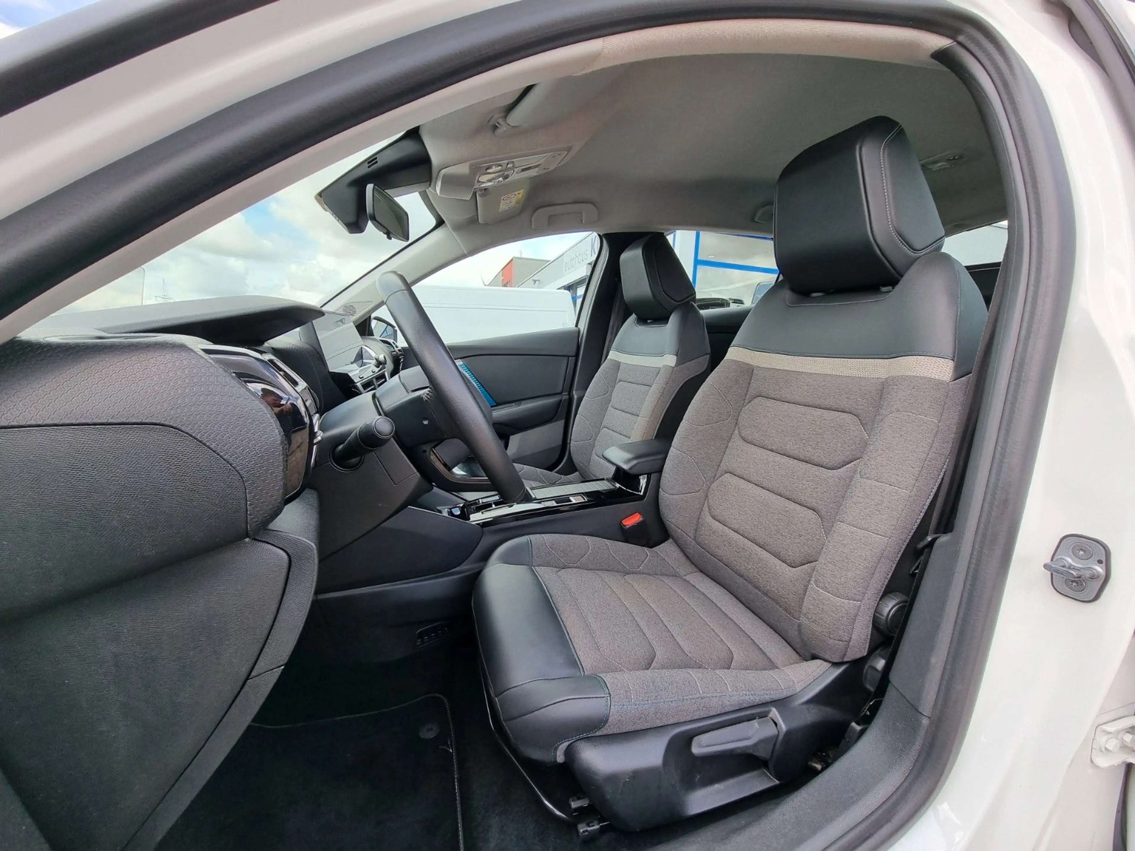 Citroen C4 ë  Lim. Feel Pack *KLIMA*TEMPO*CAM*NAVI*SHZ — photo 12