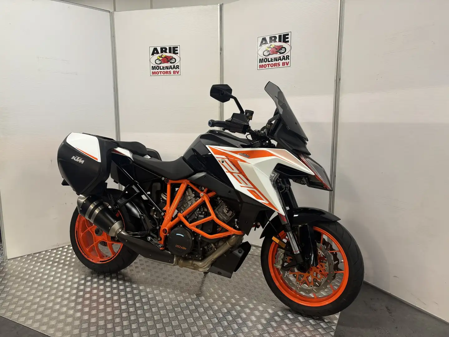 KTM 1290 Super Duke GT Oranje - 2