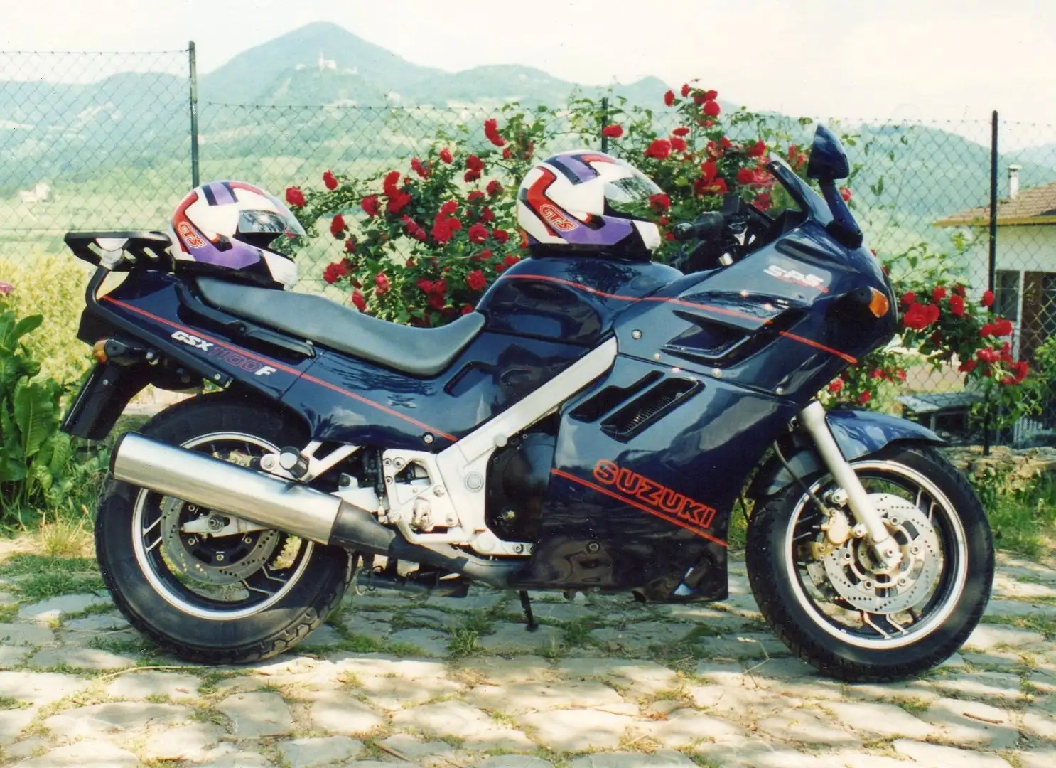 Suzuki GSX 1100 GSX 1100 F Blue - 1